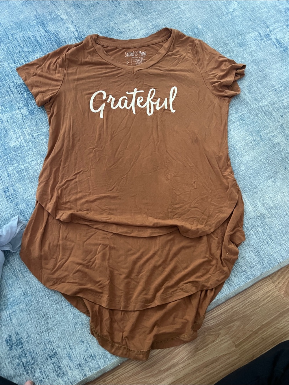Latched Mama Brown 'Grateful' Short Sleeve Tee